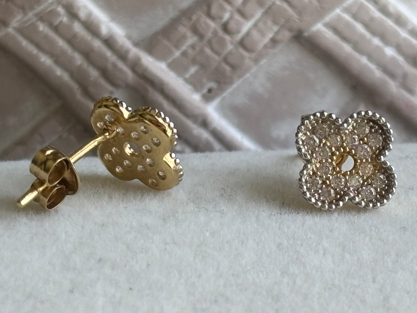 18K Real Gold Stud